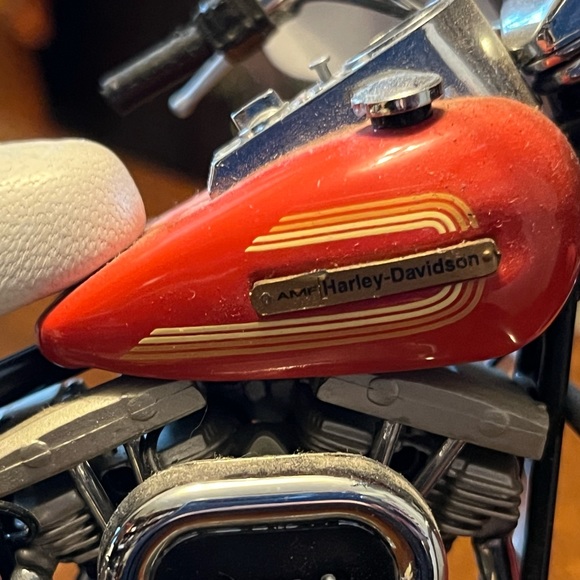 Harley Davidson 2003 display of 1976 Electra Glide Road Rally Edition and Knife - Picture 9 of 14